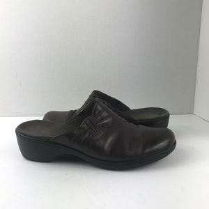 Women’s Clark’s Bendables brown leather mules  7.5